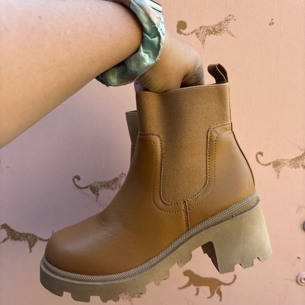 Qupid Camel‎ Ankle Boots with Chunky Heel